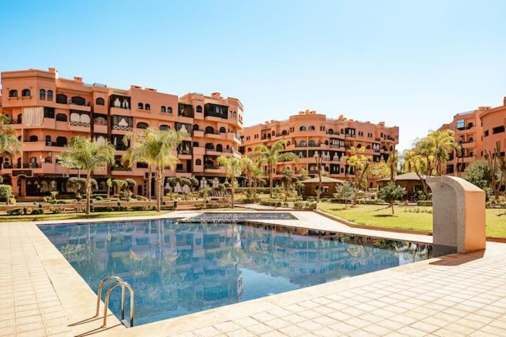 Apartment Luxury Premium With 5 Pools And Garden