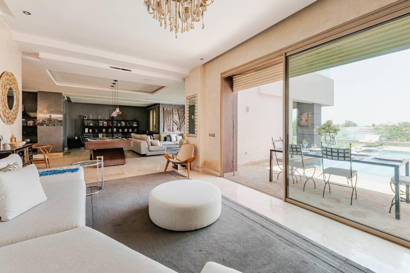 Villa Escape To Luxury: 4 Bedroom On Golf Course