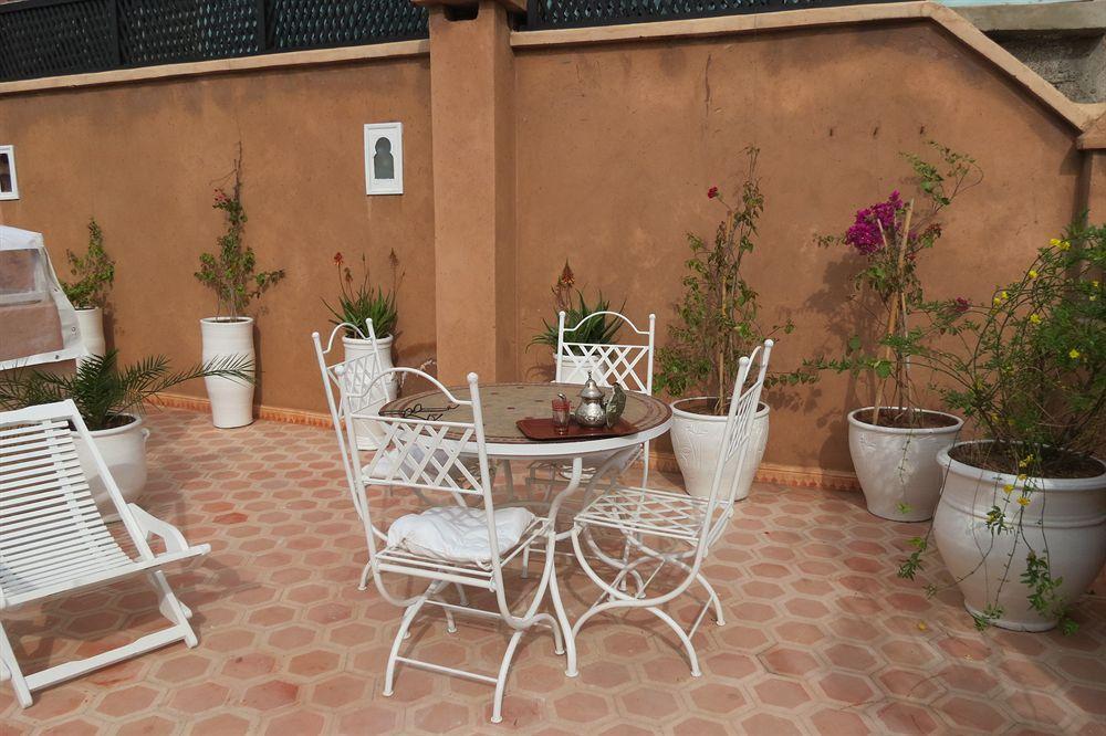 Awinati Location Privatisee ,piscine Chauffee , Beau Rooftop Riad 3*
