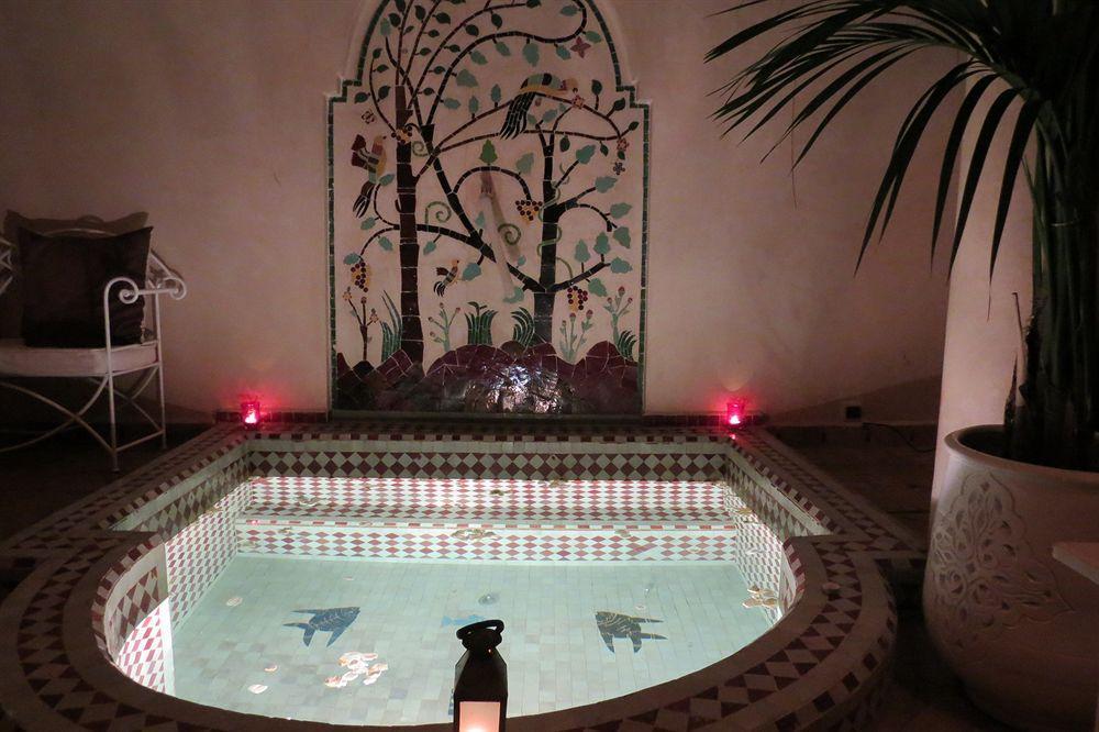 Awinati Location Privatisee ,piscine Chauffee , Beau Rooftop Riad