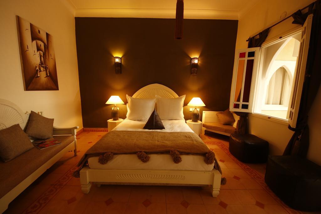 Awinati Location Privatisee ,piscine Chauffee , Beau Rooftop Riad