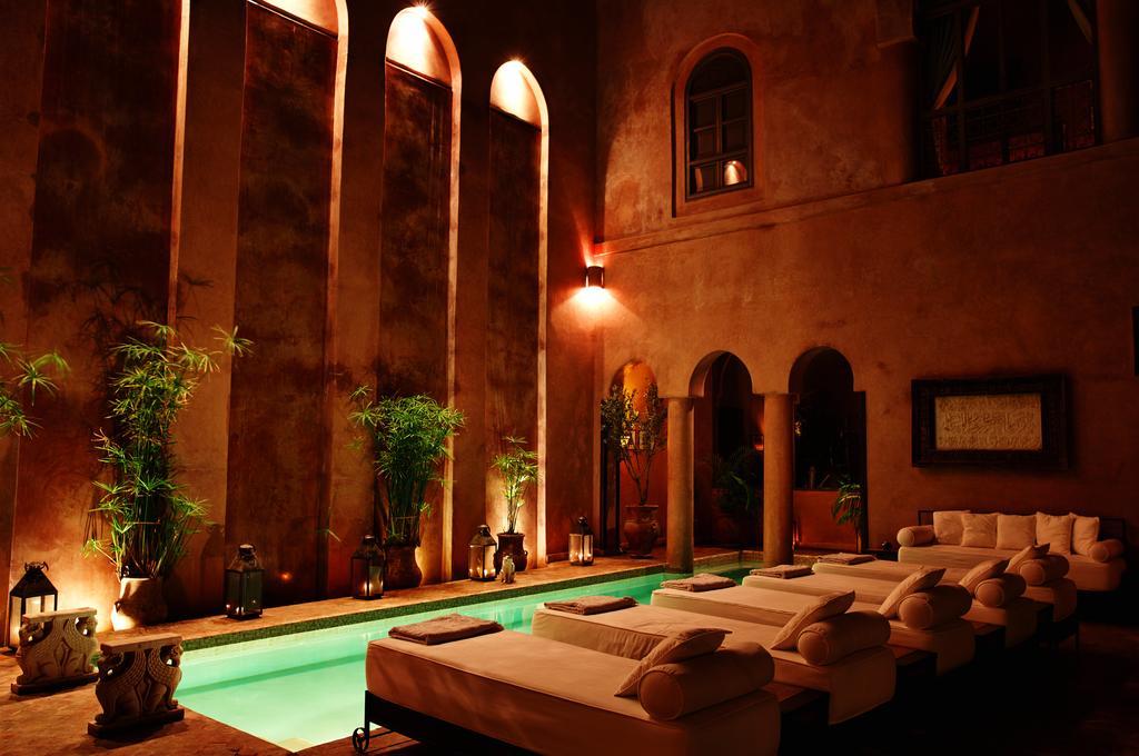 Noir D'ivoire 4*