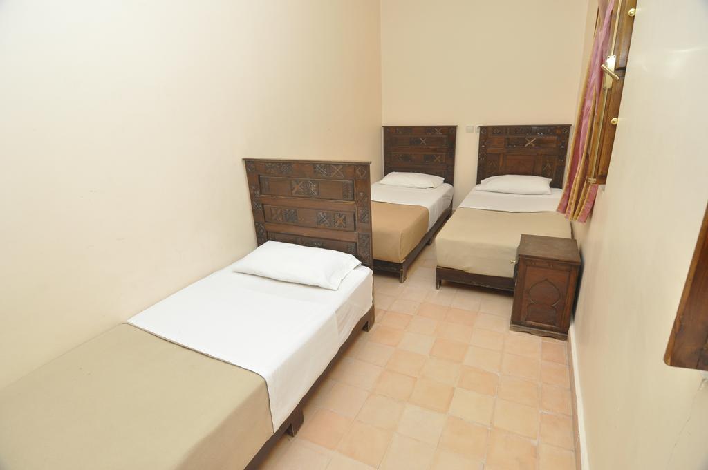 Cecil Hotel 2*