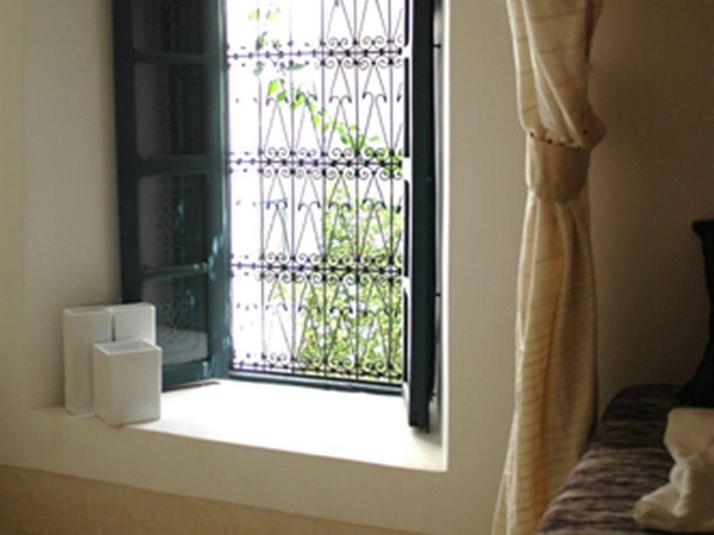Hotel Dar Essakaya 2*