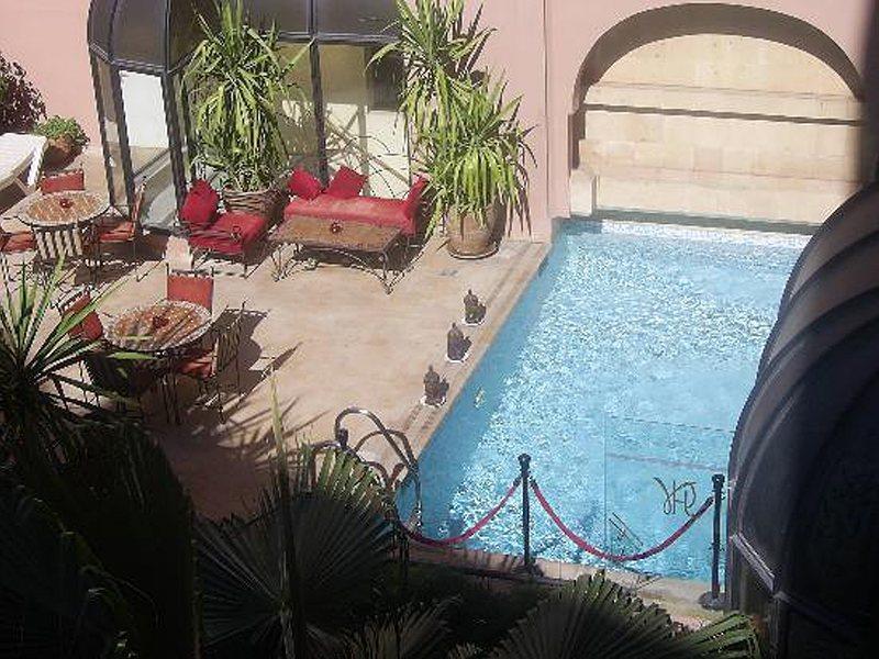 Hotel Nassim