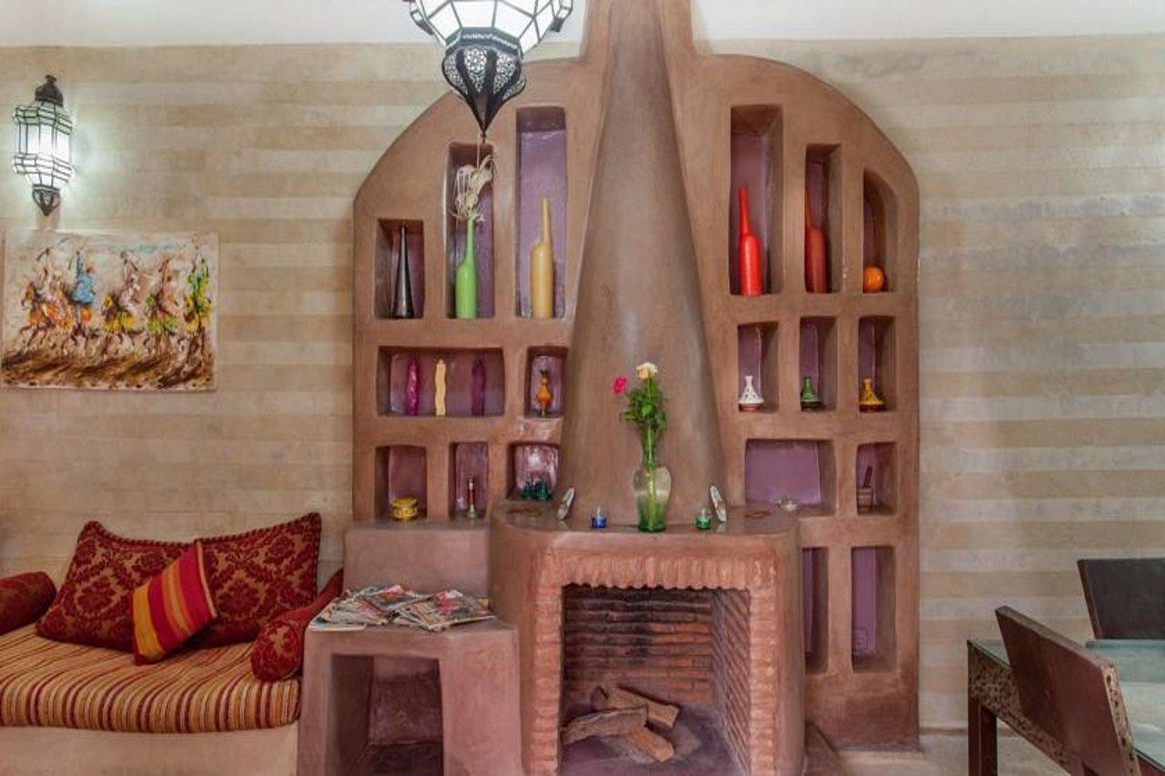 Dar Kamar Zamane (adults Only)