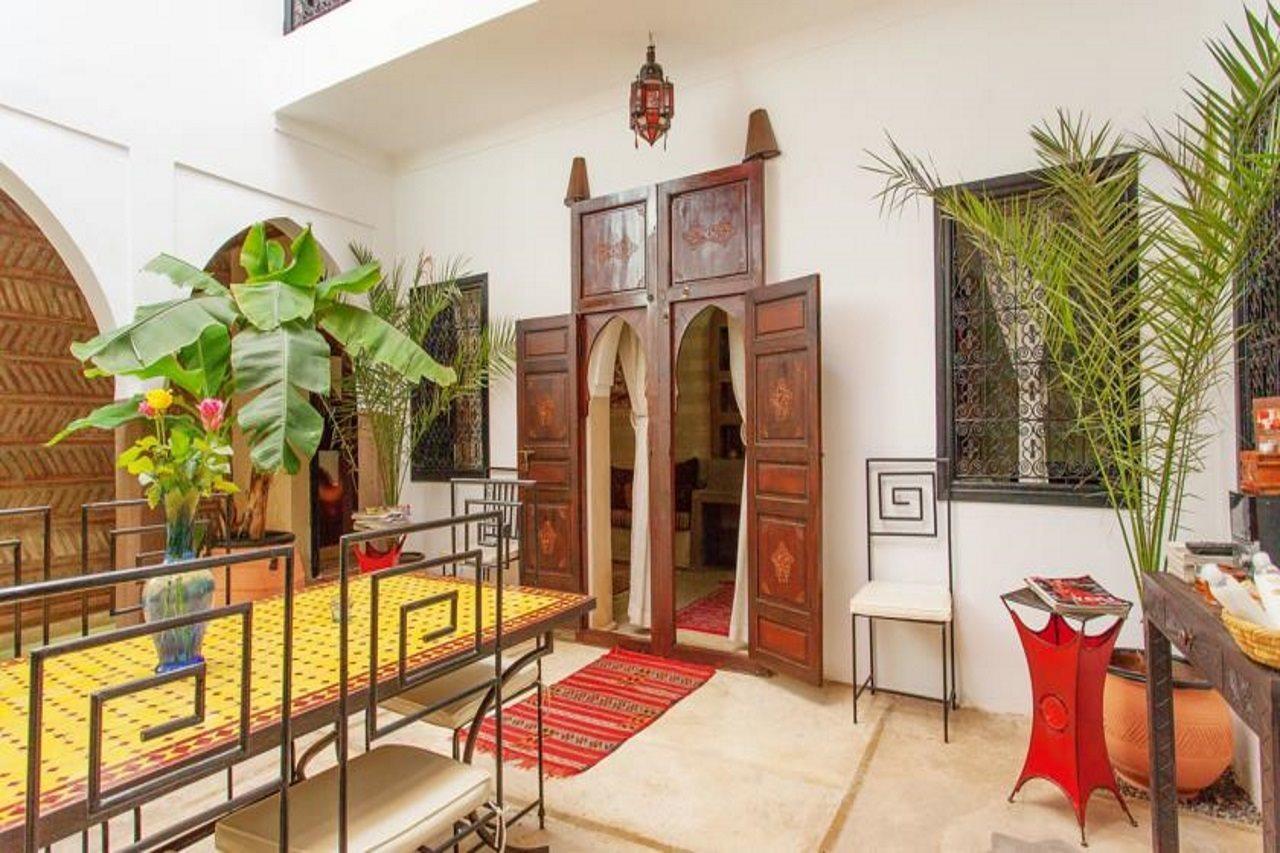 Dar Kamar Zamane (adults Only)