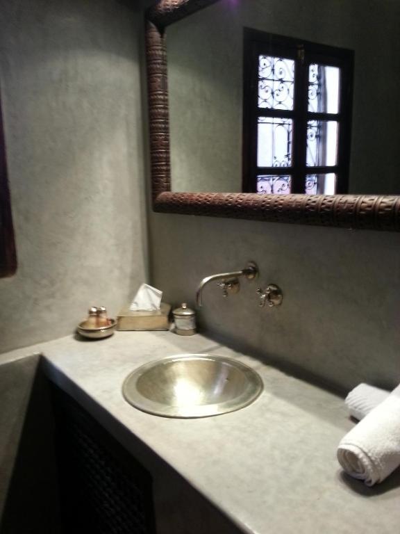 Azza Riad