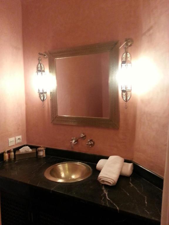 Azza Riad
