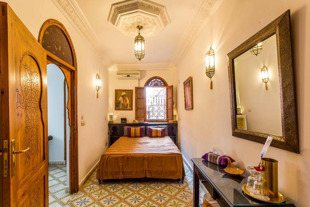 Mouna Riad 3*