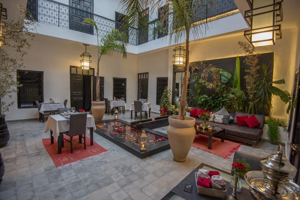 Wenge & Riad 4*