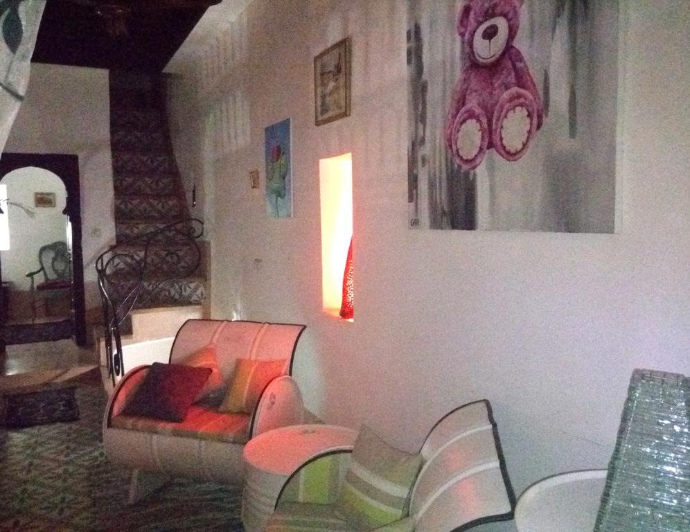 Gaya Riad