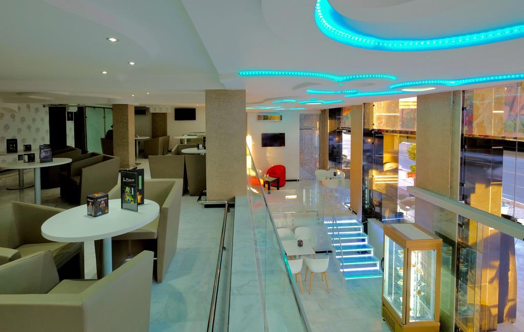 Mouna 3*