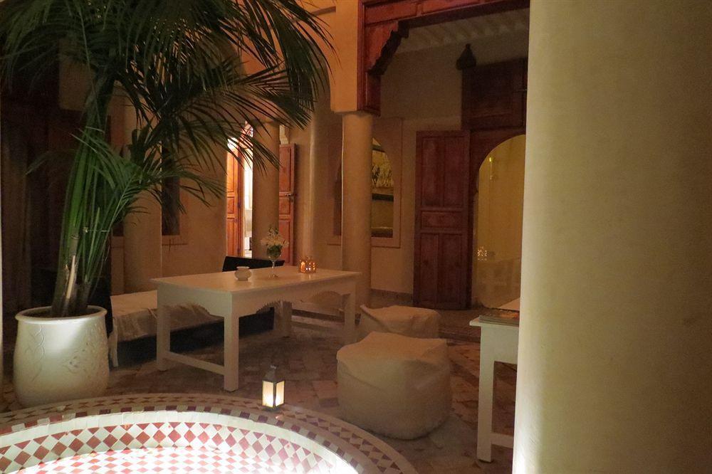 Riad Awinati Location Privatisee ,piscine Chauffee , Beau Rooftop