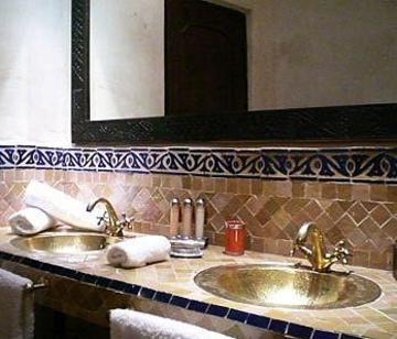 Amira & Guest house 4*