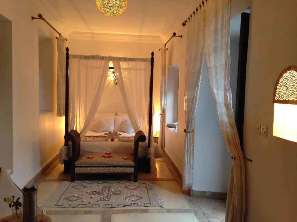 Faiza Riad 3*