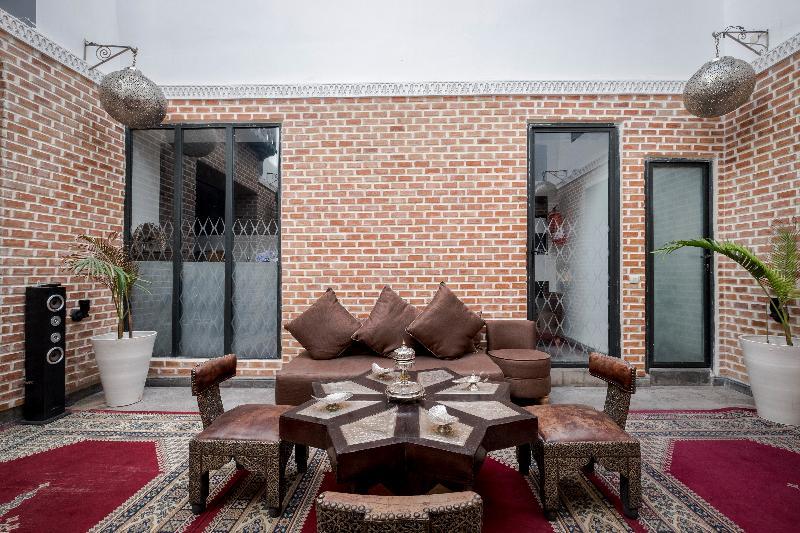 Luxe 40 Hotel