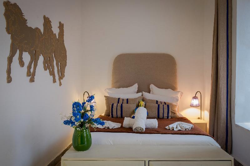 Luxe 40 Hotel