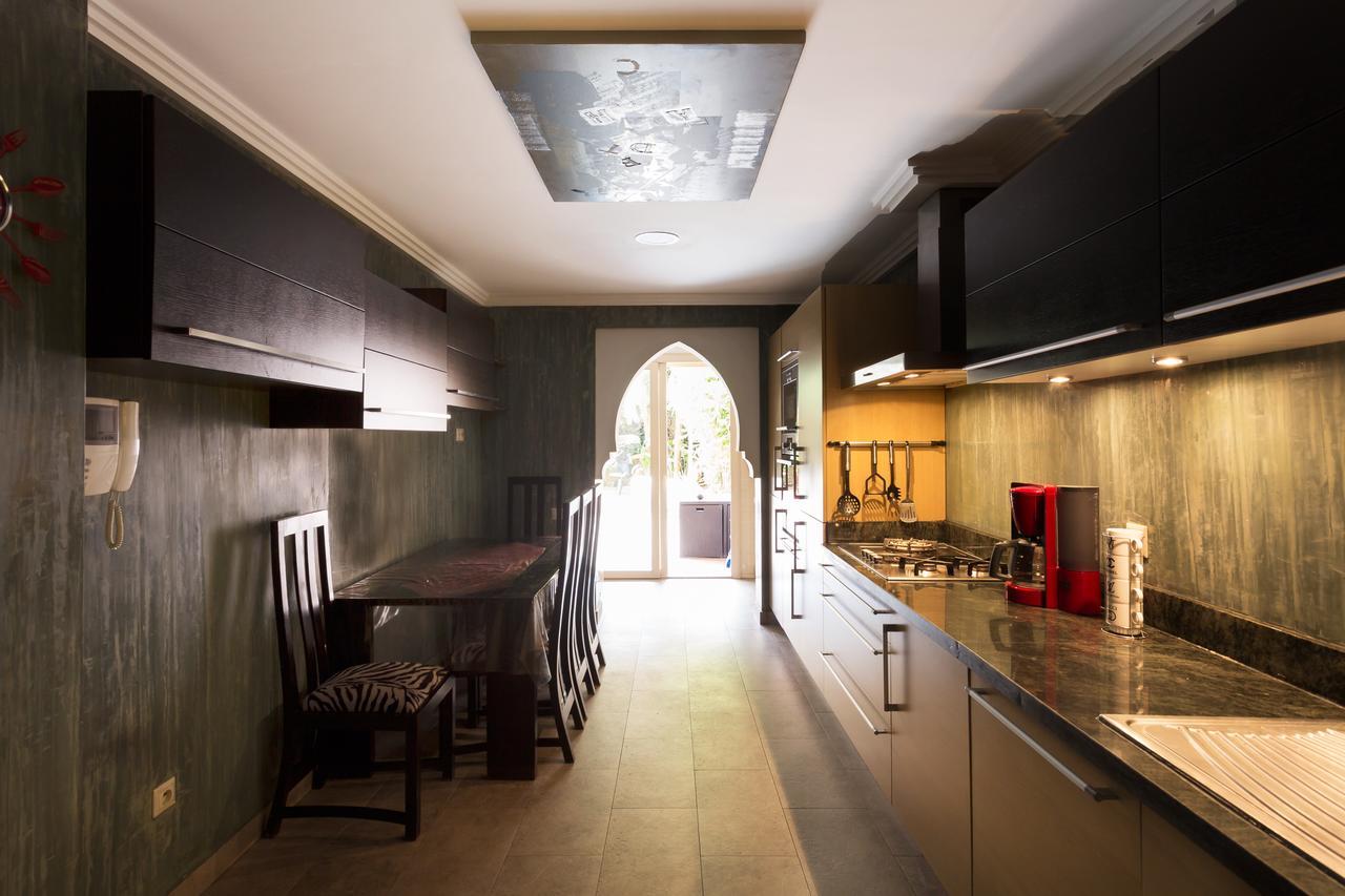 The Sapphire Apartment: Hivernage Quarter Retreat With Pool & Hot Tub