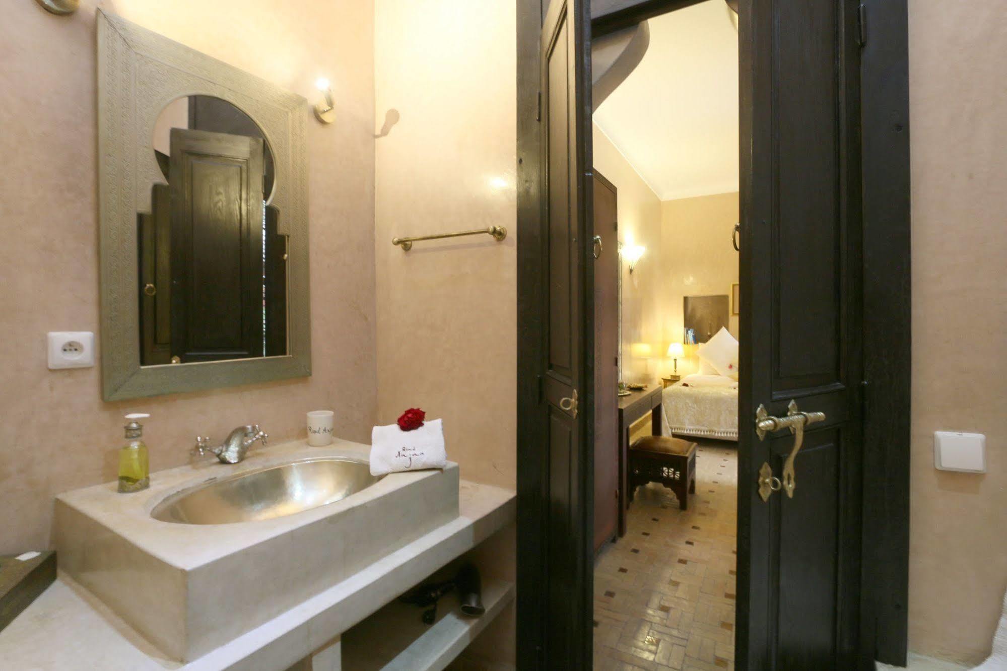 Anjar Riad