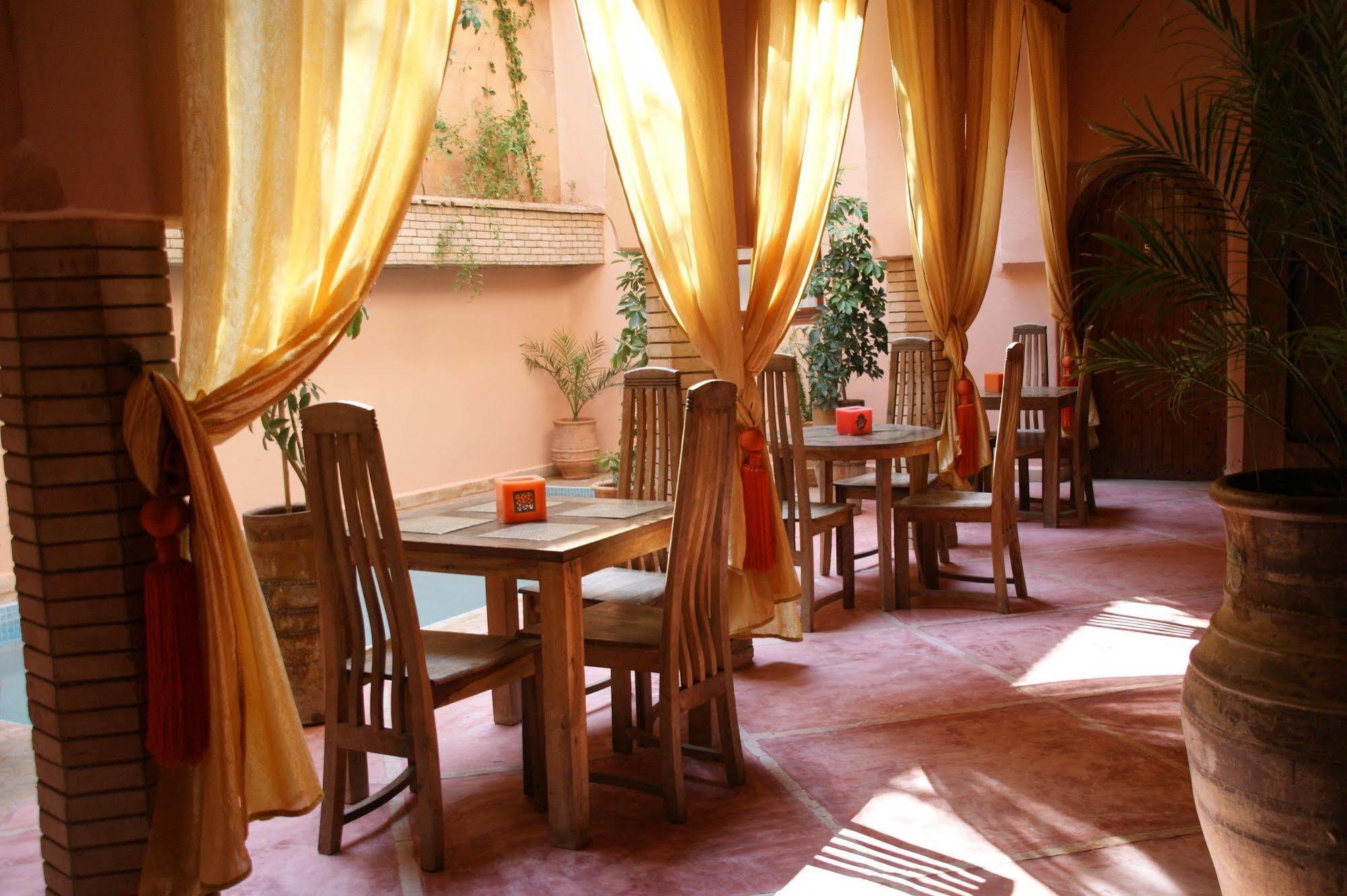Azenzer Riad 3*