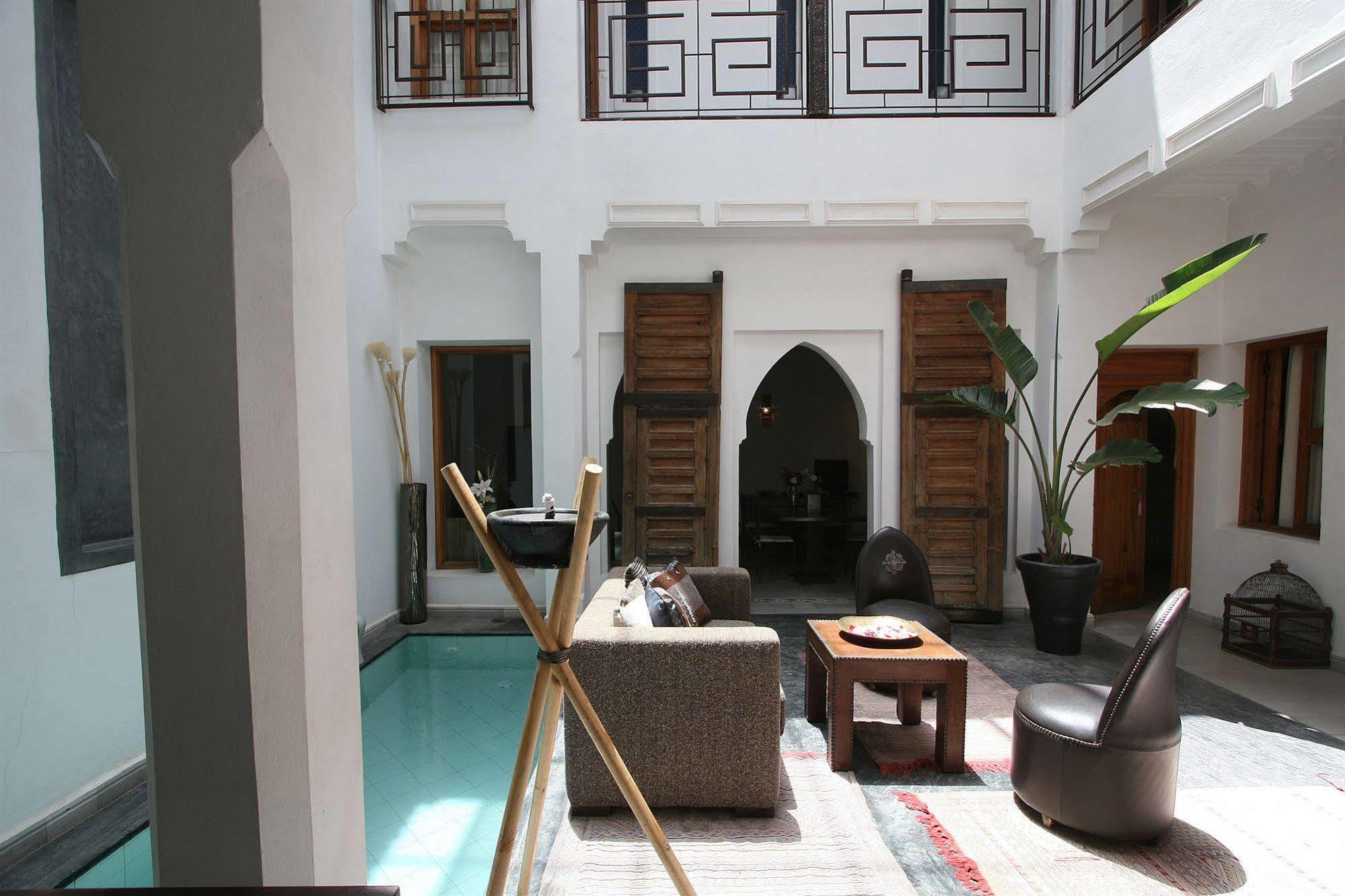 Azcona Riad