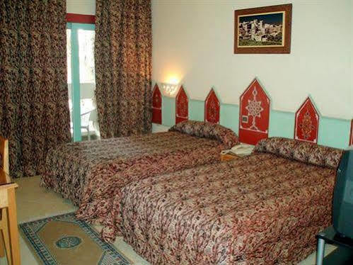 Amine Hotel