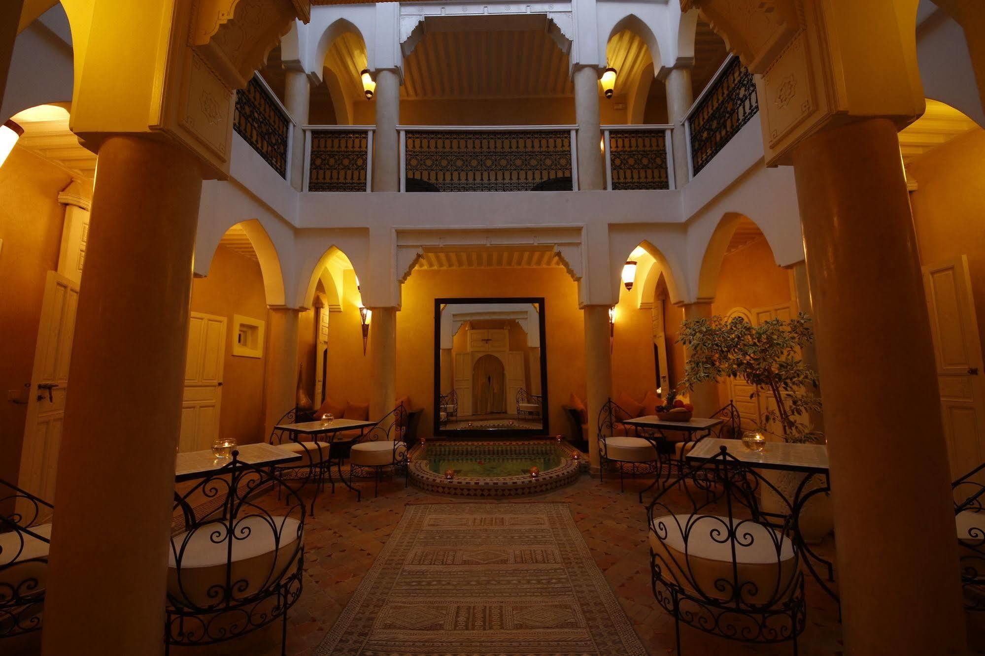Awinati Location Privatisee ,piscine Chauffee , Beau Rooftop Riad Marrakesh
