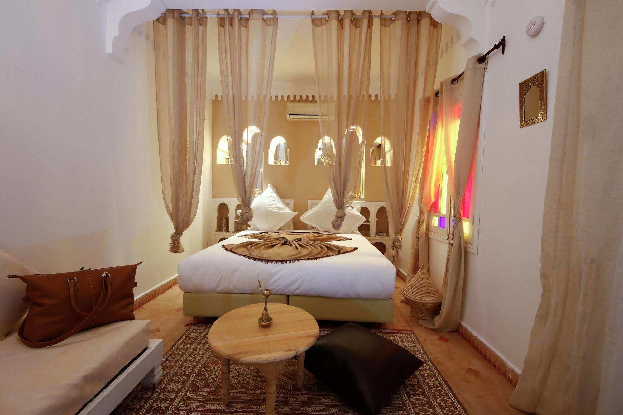 Awinati Location Privatisee ,piscine Chauffee , Beau Rooftop Marrakesh
