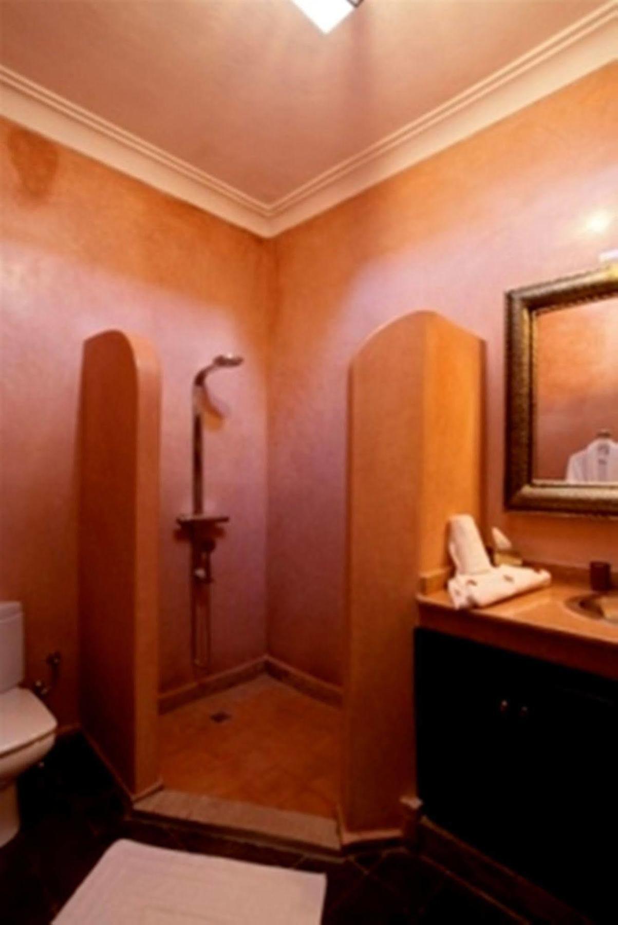 Riad Amiran & 4*