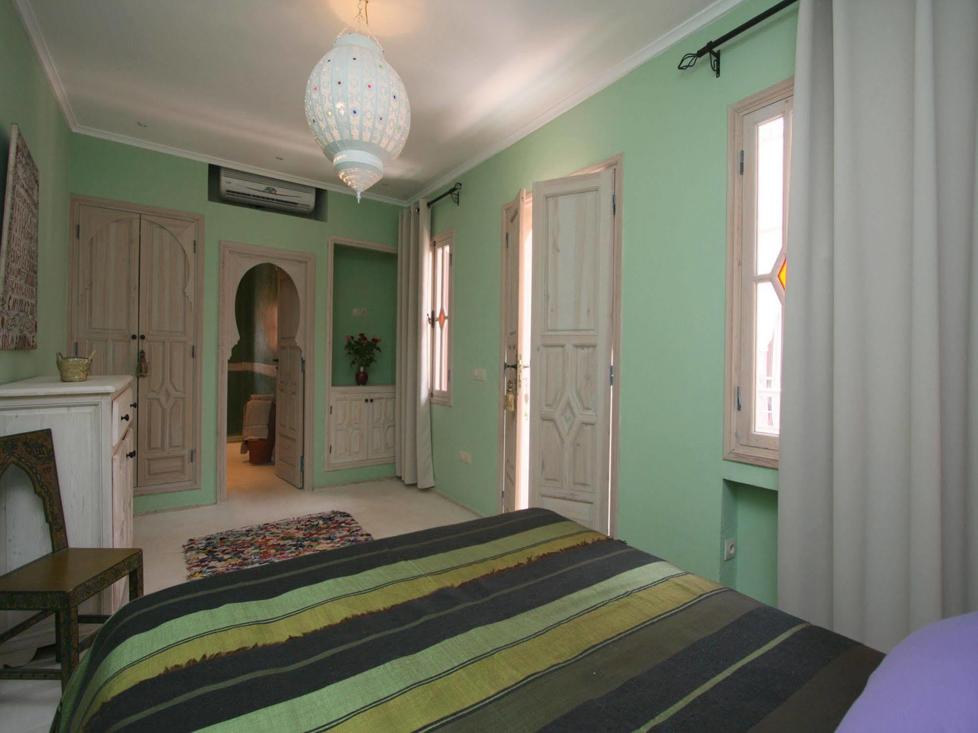 Tahani Riad 3*
