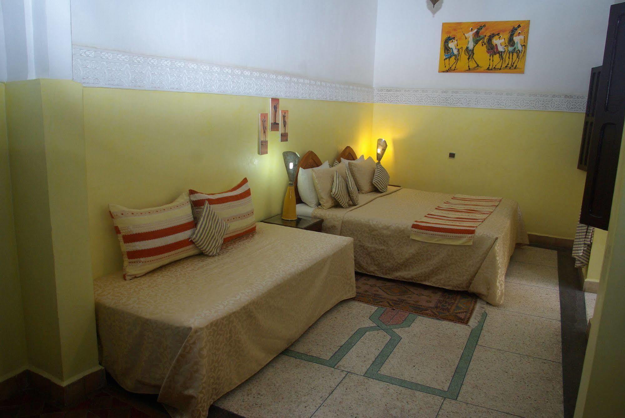 Abaca Badra Hotel