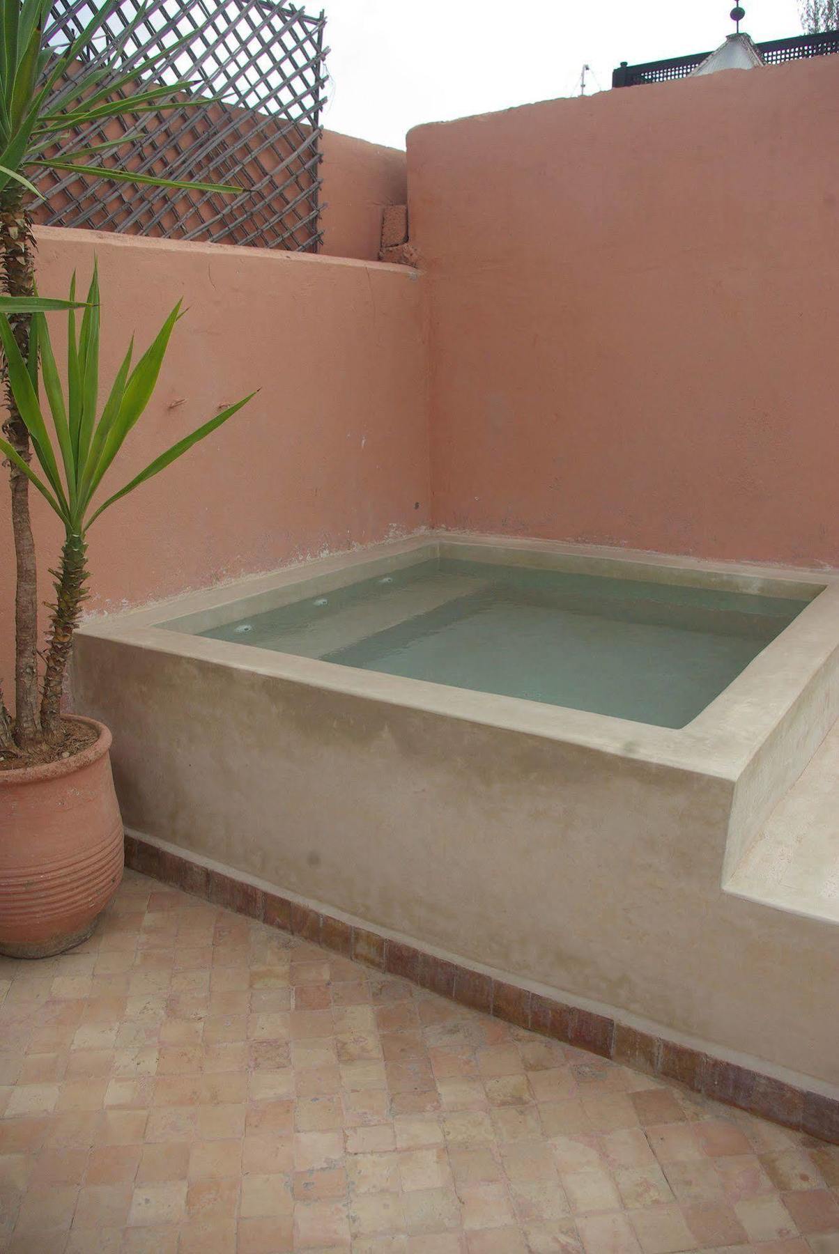 Abaca Badra Hotel 3*