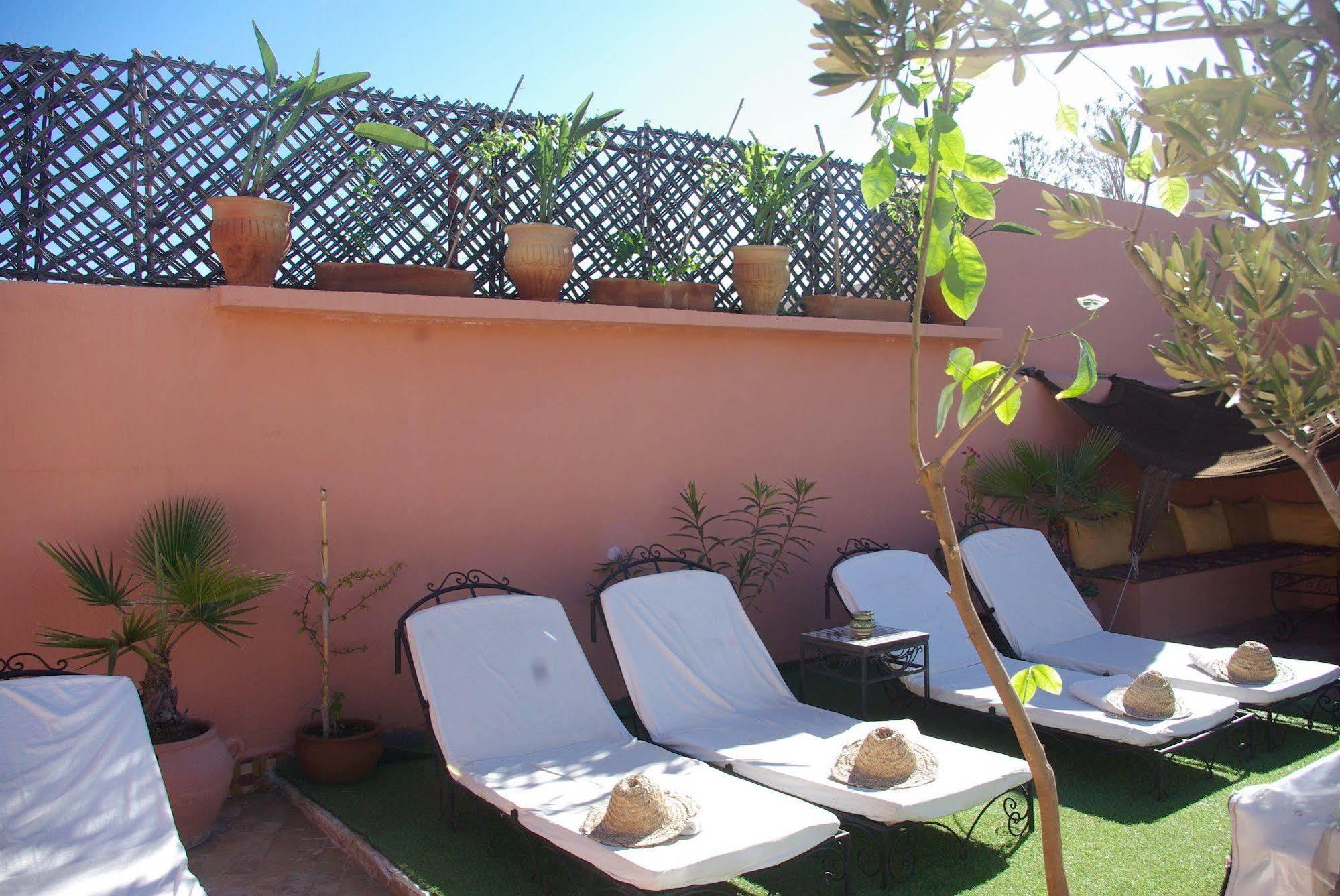 Abaca Badra