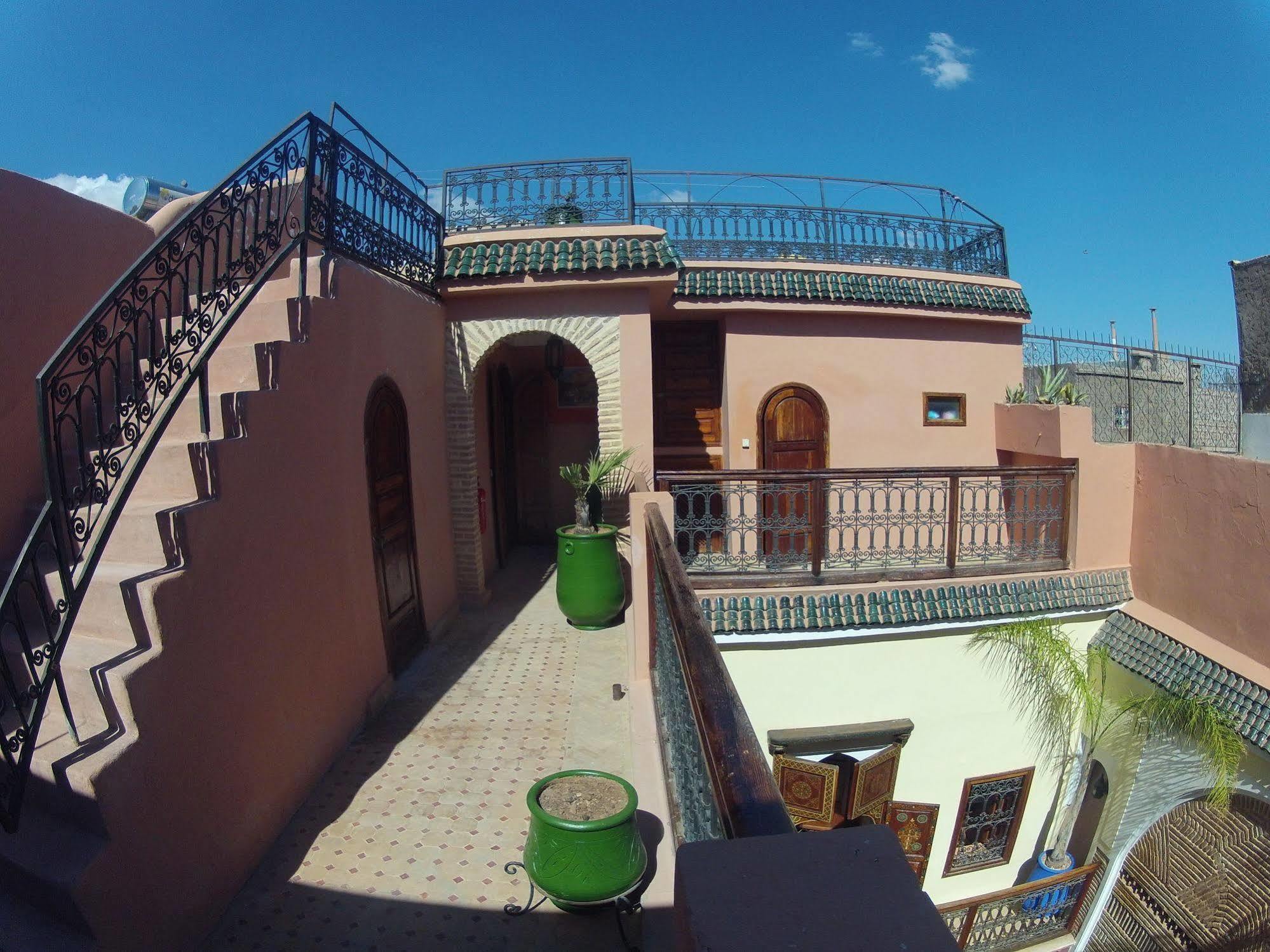 Riad Bonheur 2*