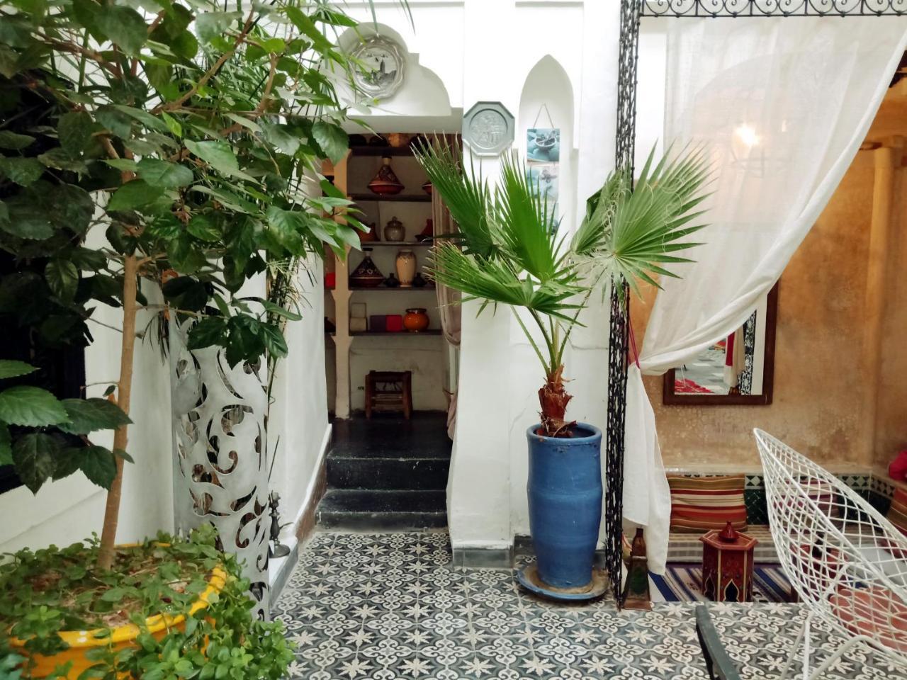 Gaya Riad