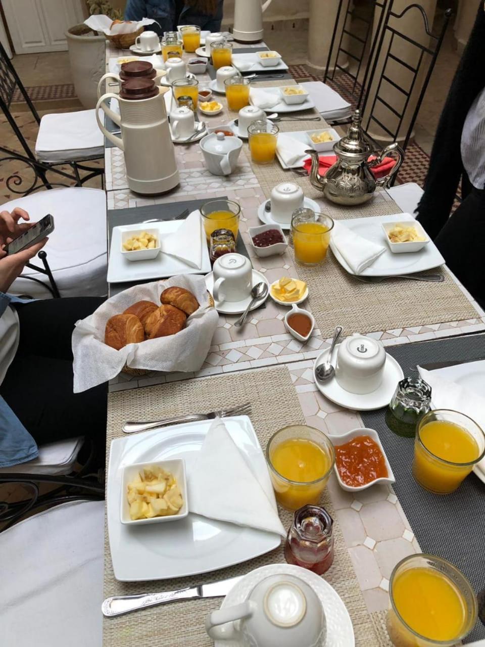 Awinati Location Privatisee ,piscine Chauffee , Beau Rooftop Marrakesh