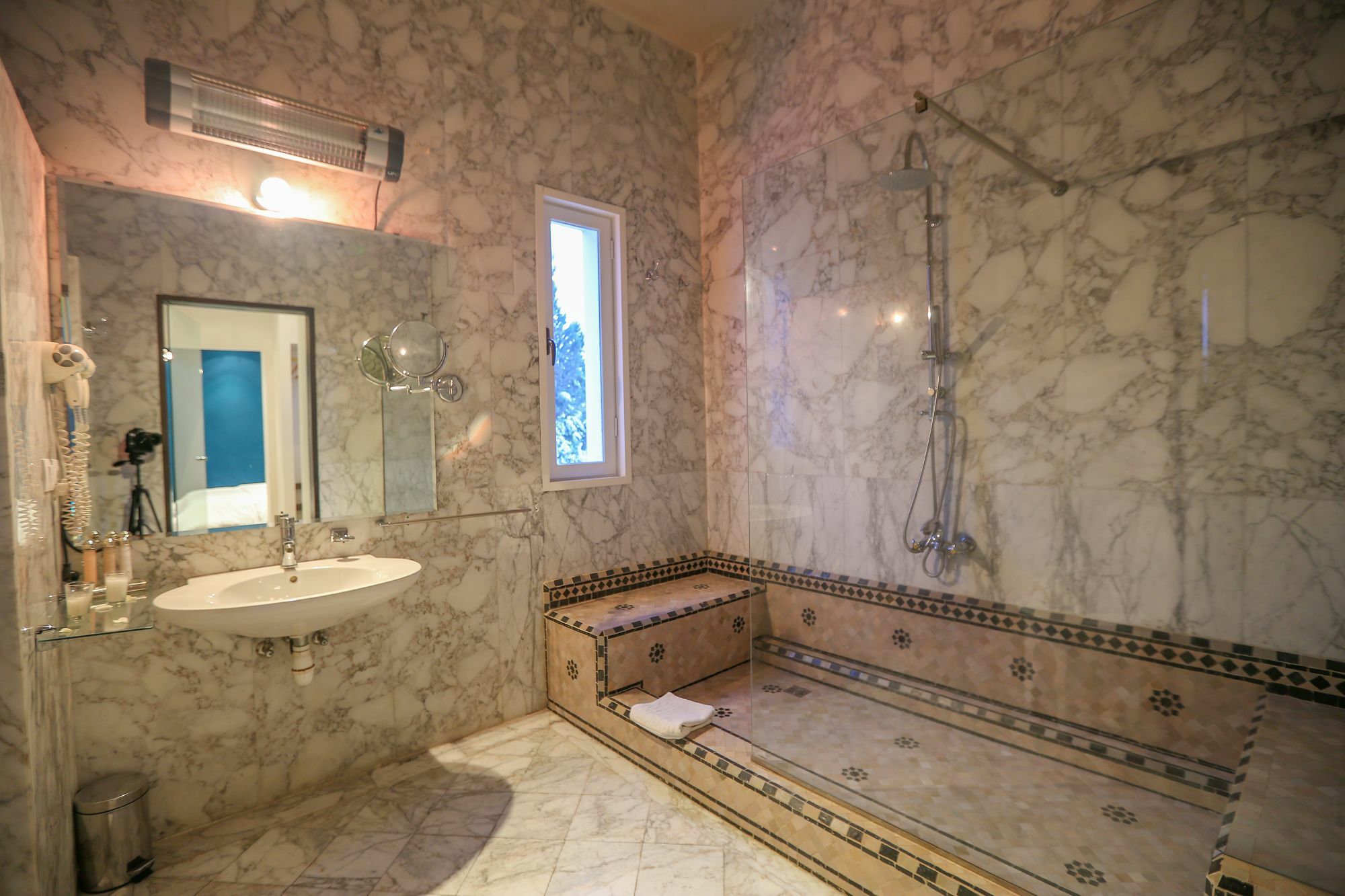La Maison Blanche Bed & Breakfast