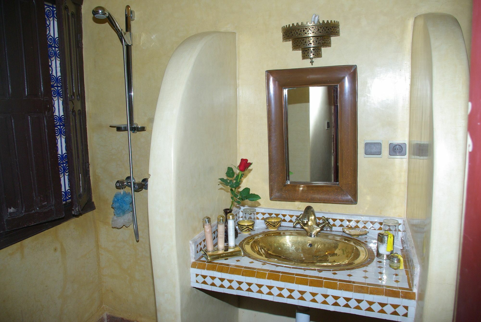 Abaca Badra Hotel