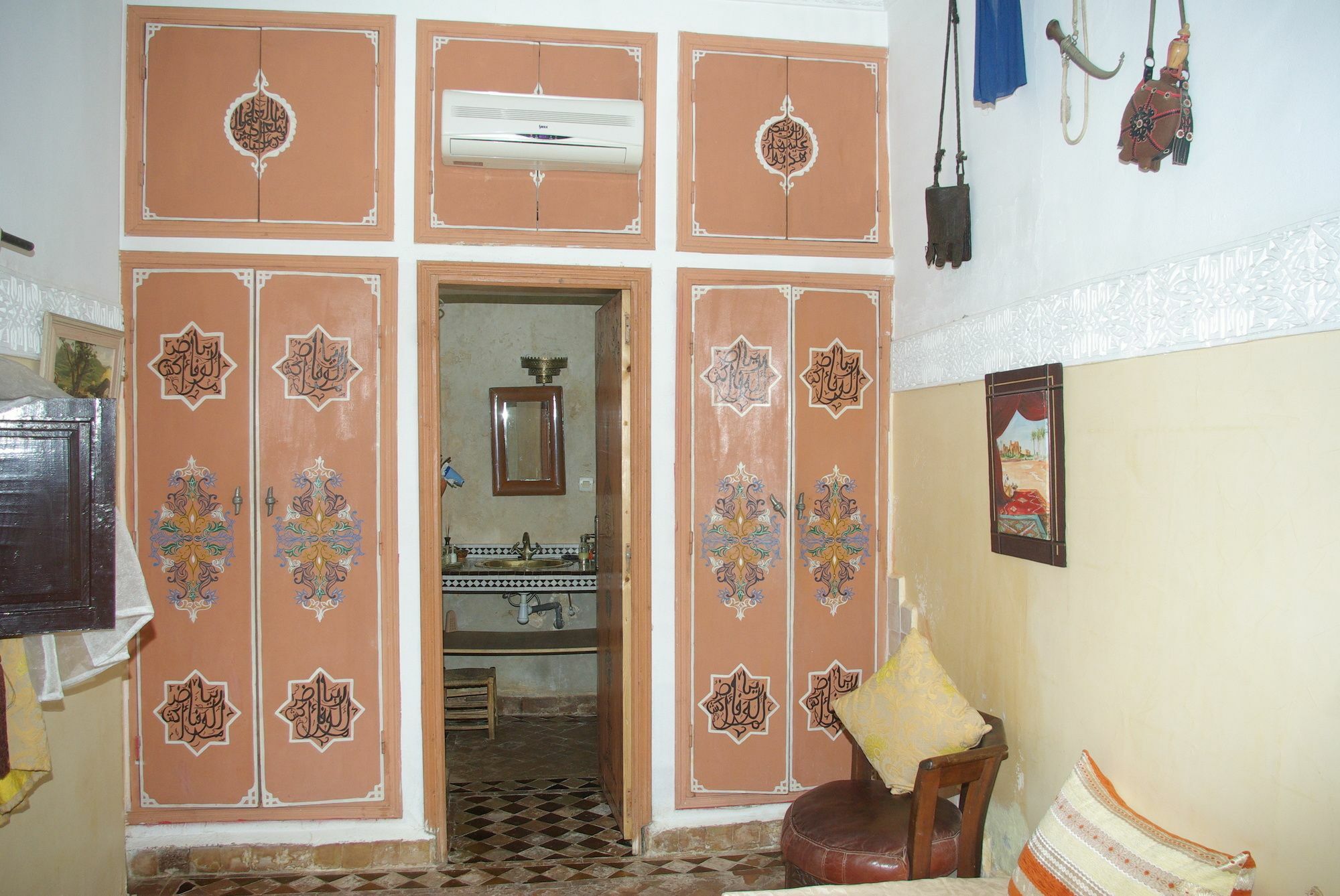 Abaca Badra