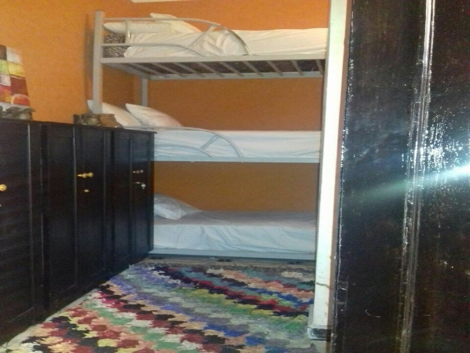 Red Castle - Backpacker Hotel *