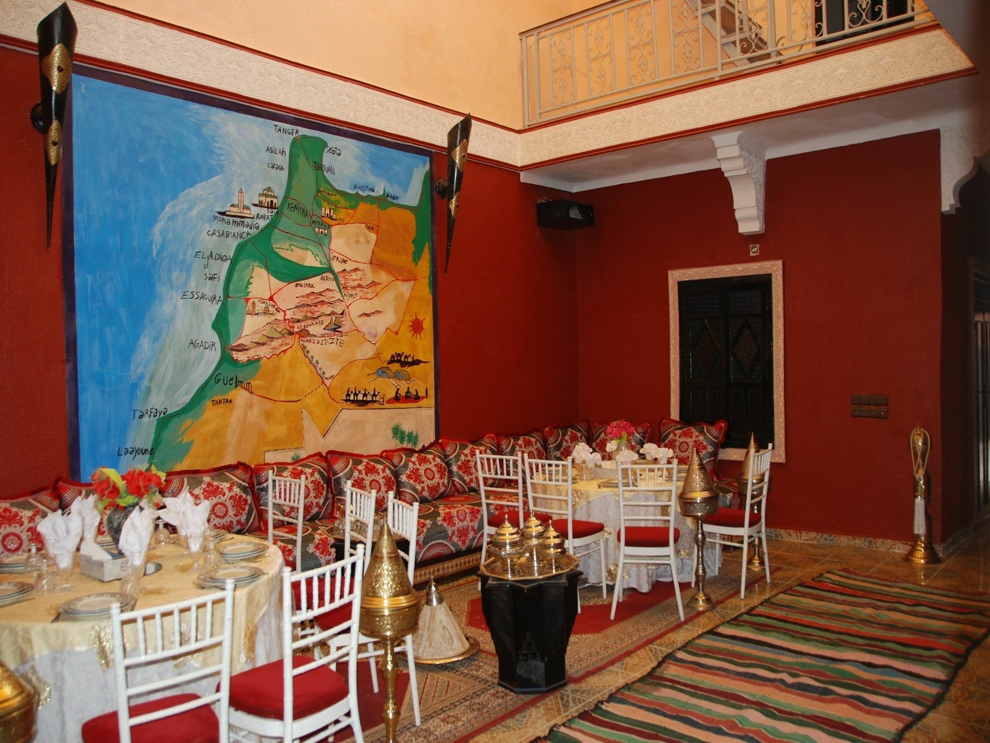 Red Castle - Backpacker Hotel *