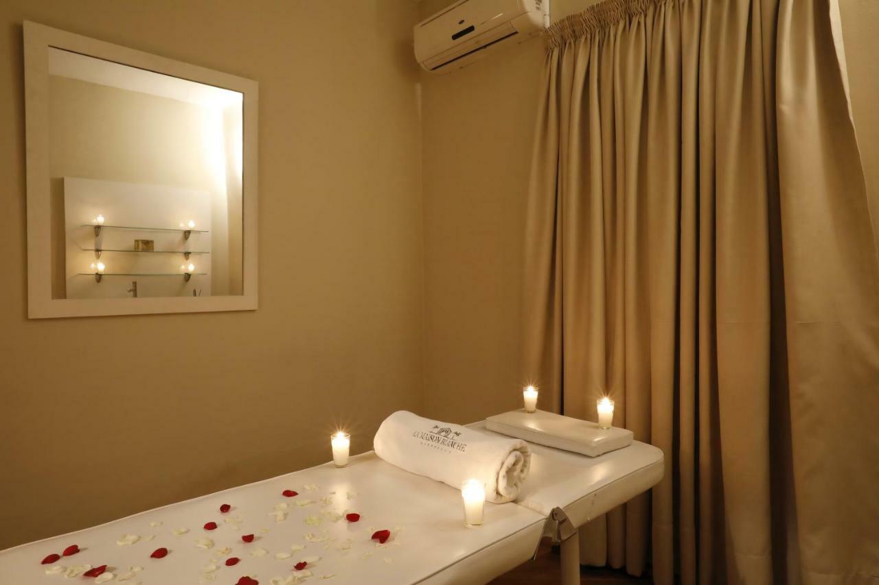 La Maison Blanche Bed & Breakfast 4*