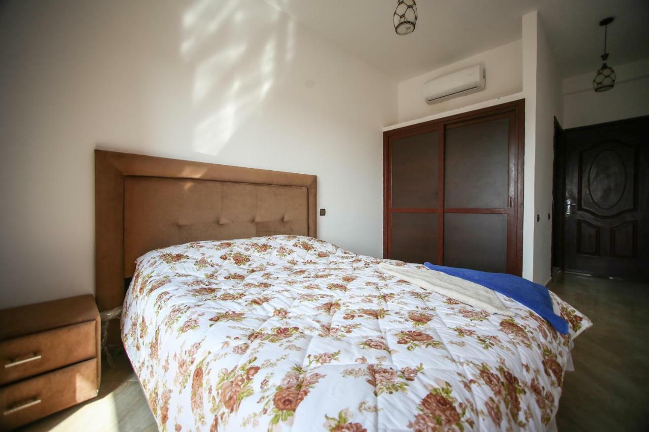 Appartement Entouré De Verdure, Grande Piscine