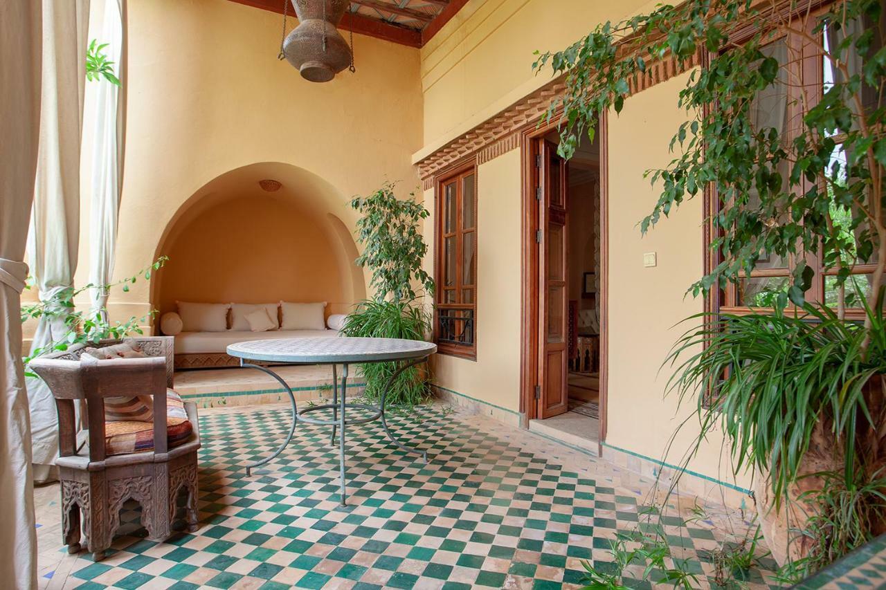 Avirona Holiday home *