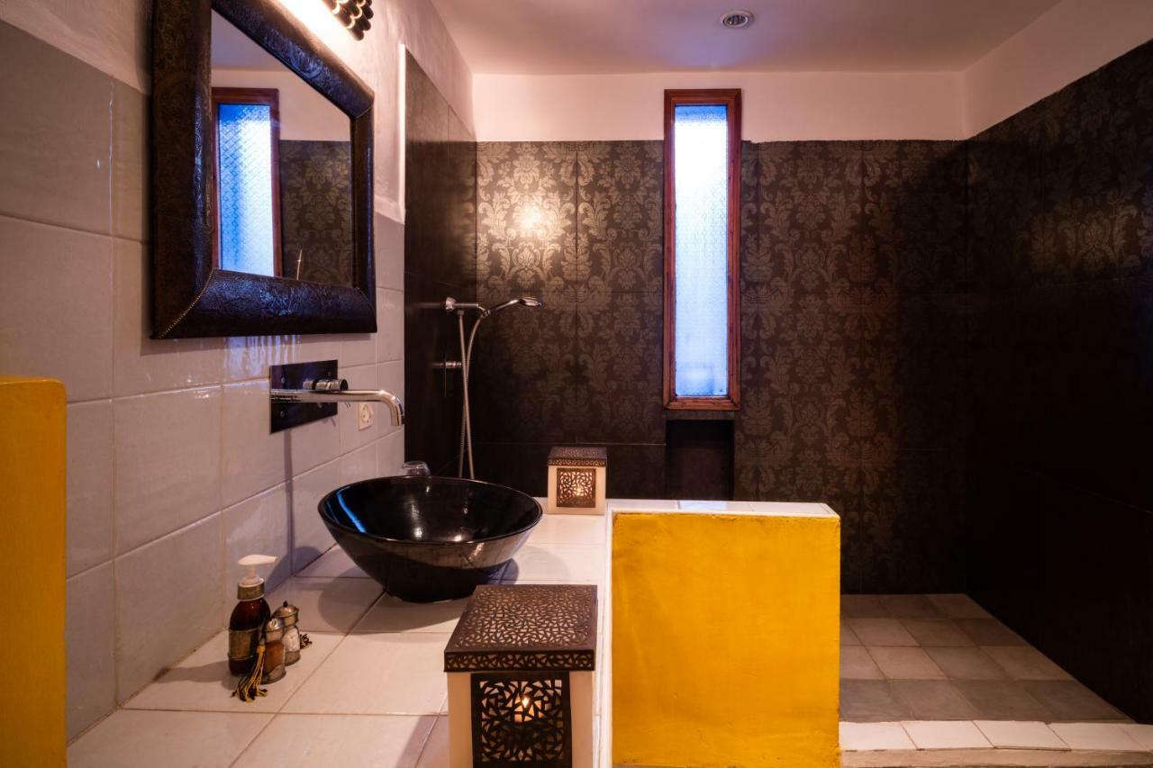 Riad Azcona 3*