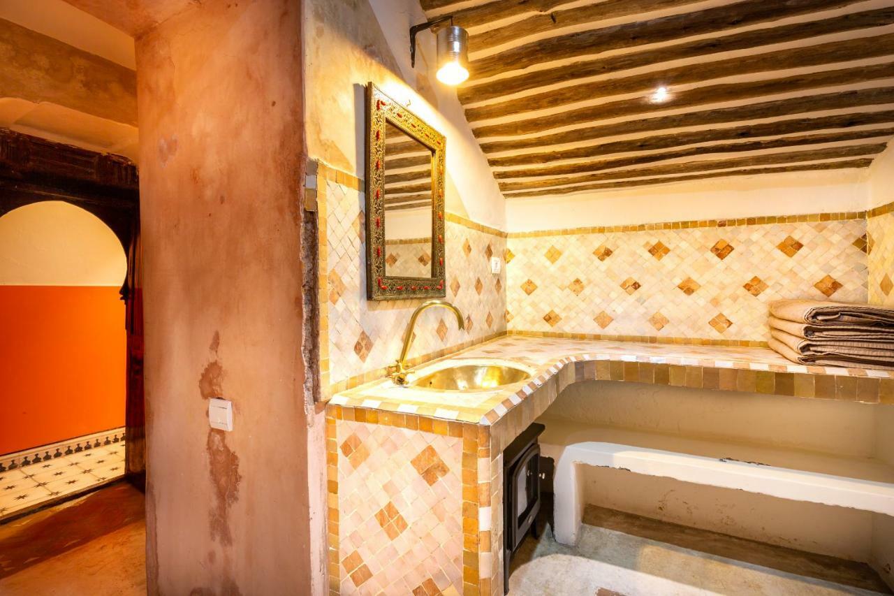 Laila Riad 3*