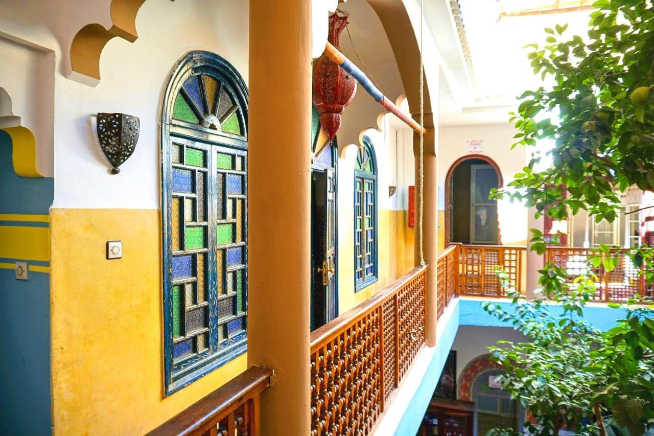 Dia Hostel *