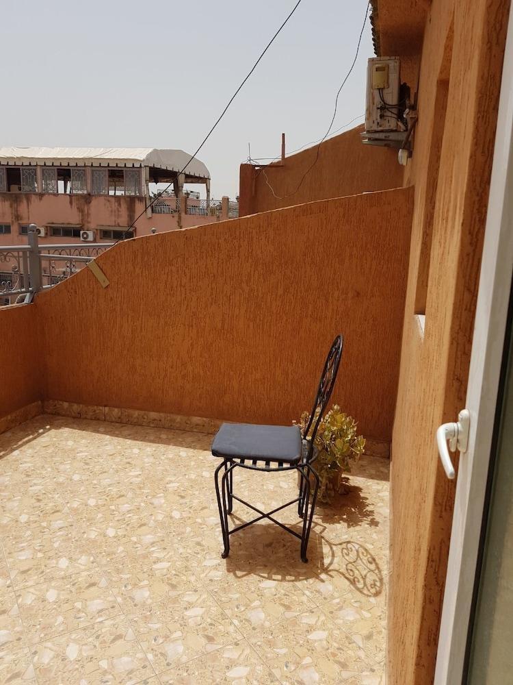 Ali Hotel 2*