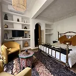 Riad103 piscine chauffée sur le Rooftop, jacuzzi hot&hammam massage